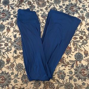 AERIE || medium-long blue flare leggings